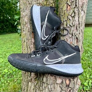 Nike Kyrie Men’s Black Sneakers Size 8.5